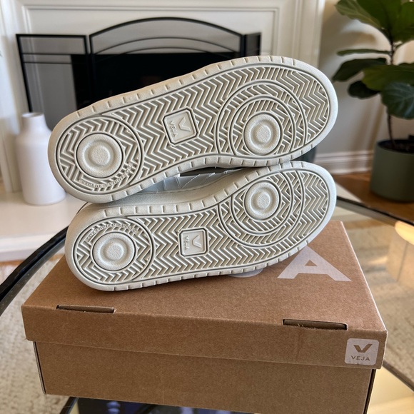 Veja White Leather Sneakers - Picture 8 of 11